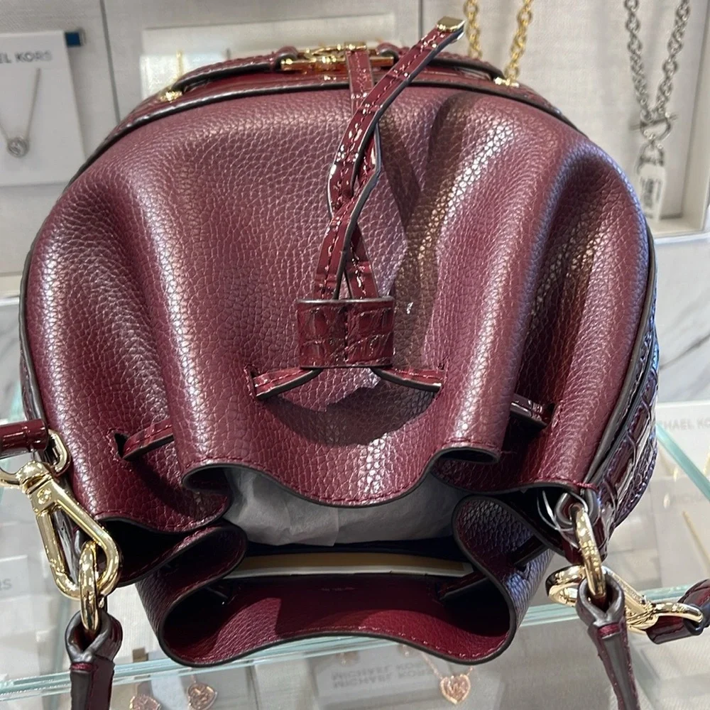 MICHAEL KORS  Reed Medium Pebbled Leather Belted Bucket Messenger Satchel Crossb